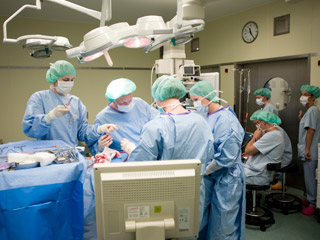 Immanuel Klinikum Bernau | Abteilung für Chirurgie | Operativer Eingriff von Chefarzt Dr. med. Christof Schulz und seinem Team