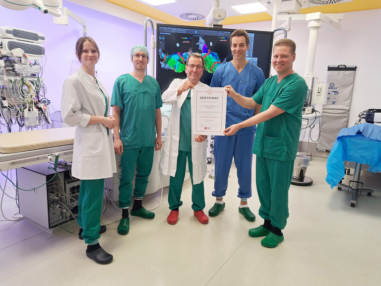 V.l.n.r.: Assistenzärztin Paulina Anna Jankowska, Oberarzt Dr. med. Marwin Bannehr, Chefarzt Univ.-Prof. Dr. med. Christian Butter, Oberarzt Dr. med. Christian Georgi, Oberarzt PD Dr. med. habil. Martin Seifert
