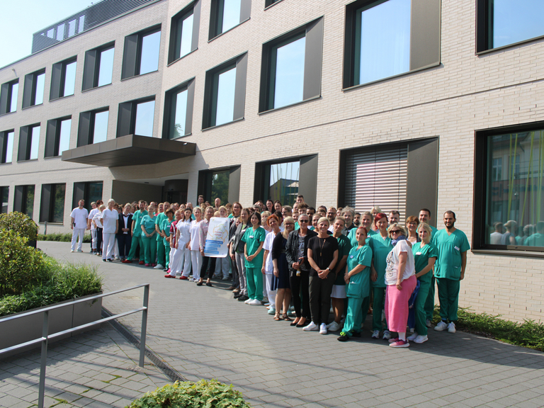 Die Mitarbeitenden des Immanuel Klinikum Bernau Herzzentrum Brandenburg zeigen Haltung