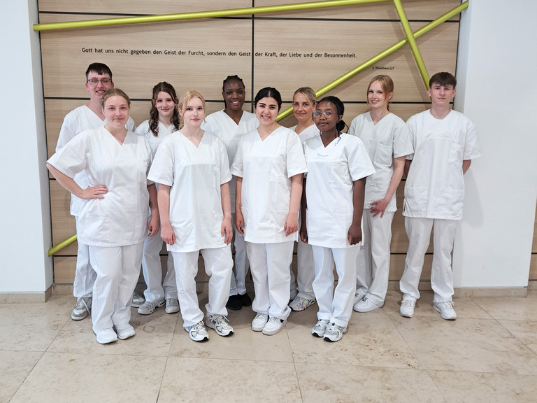 Gruppenbild mit den neuen Auszubildenden Gruppenbild mit den neuen Auszubildenden
