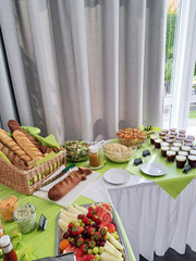 Blicke auf das Buffet beim Ehemaligentreffen des Immanuel Klinikum Bernau