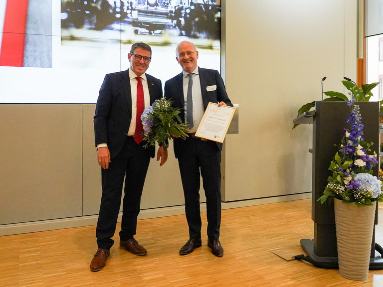 Bürgermeister André Stahl mit Dr. med. Georg Fritz