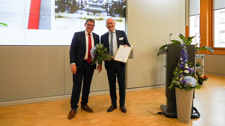 Bürgermeister André Stahl mit Dr. med. Georg Fritz Bürgermeister André Stahl mit Dr. med. Georg Fritz