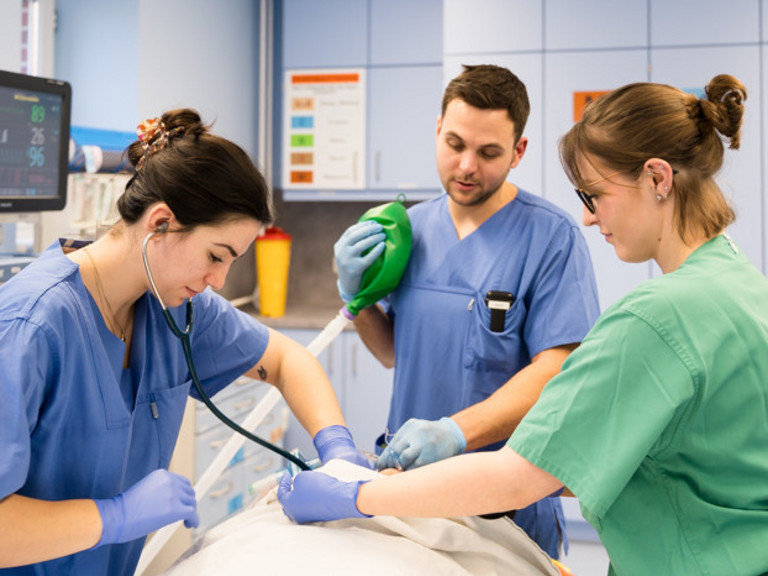 Nachwuchsärzte im OP